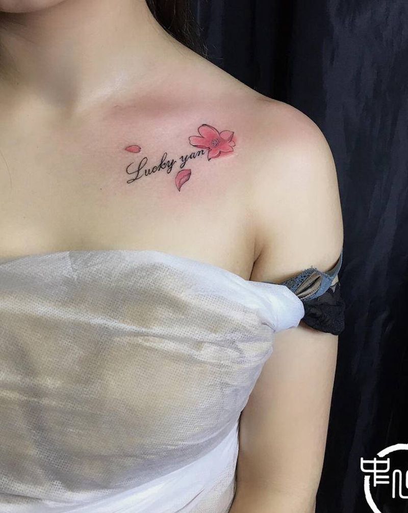 花纹身图片_肩部纹身图案