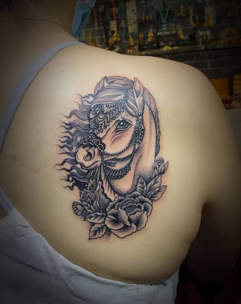 马头纹身图片_肩部纹身图案