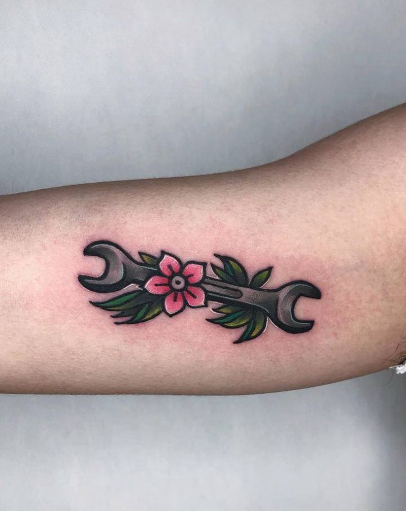 old school 扳手纹身图片_手臂Old School纹身图案