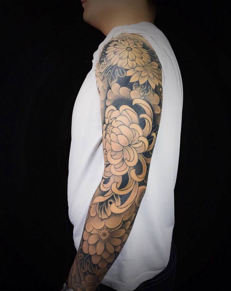 大菊花花臂纹身图片_手臂纹身图案