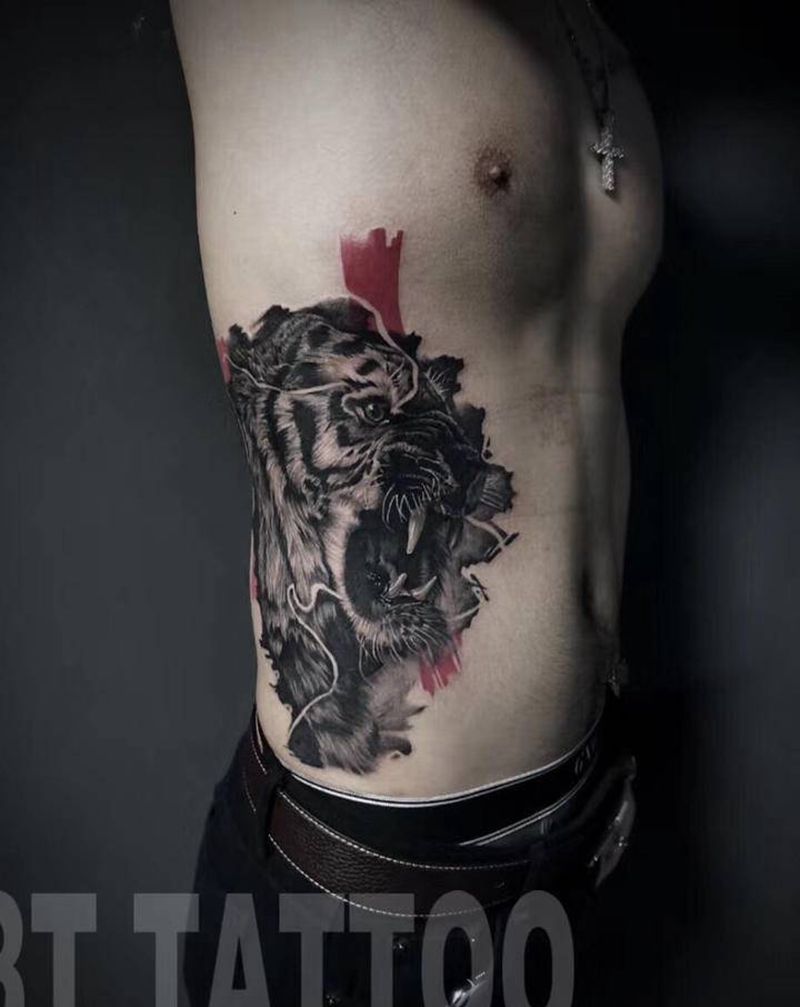 虎纹身图片_腰部欧美写实纹身图案