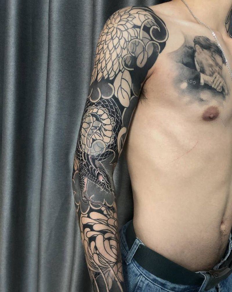 老传统黑灰花臂蛇纹身图片_手臂老传统纹身图案