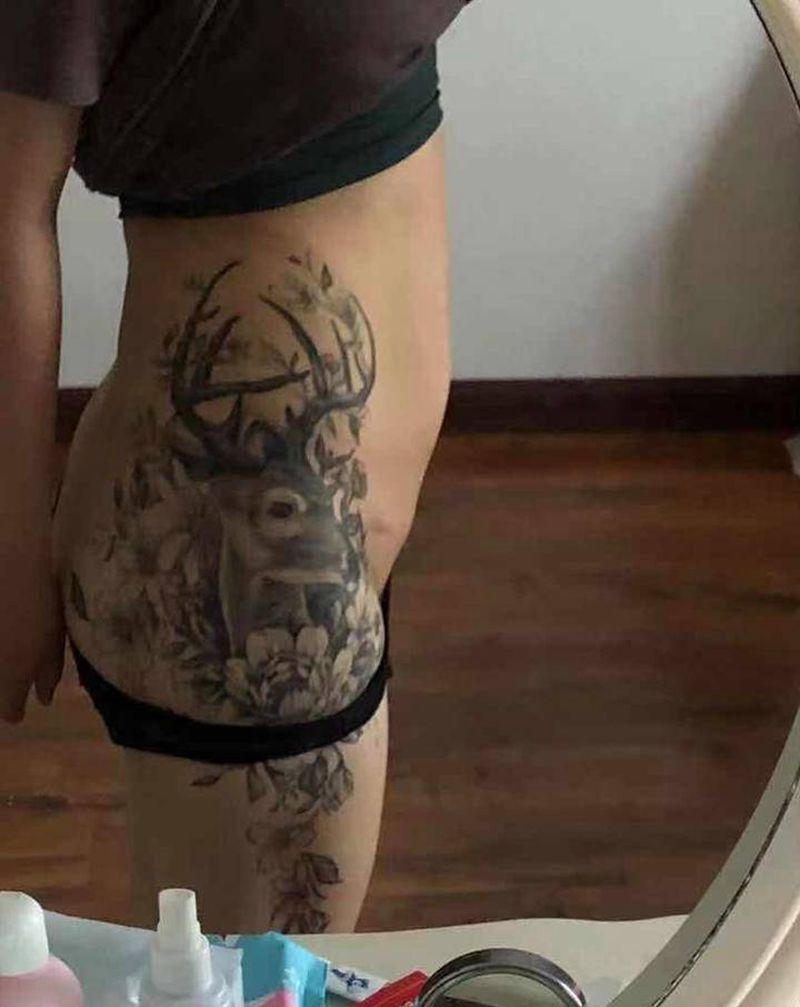 鹿与素花纹身图片_臀部腿部纹身图案