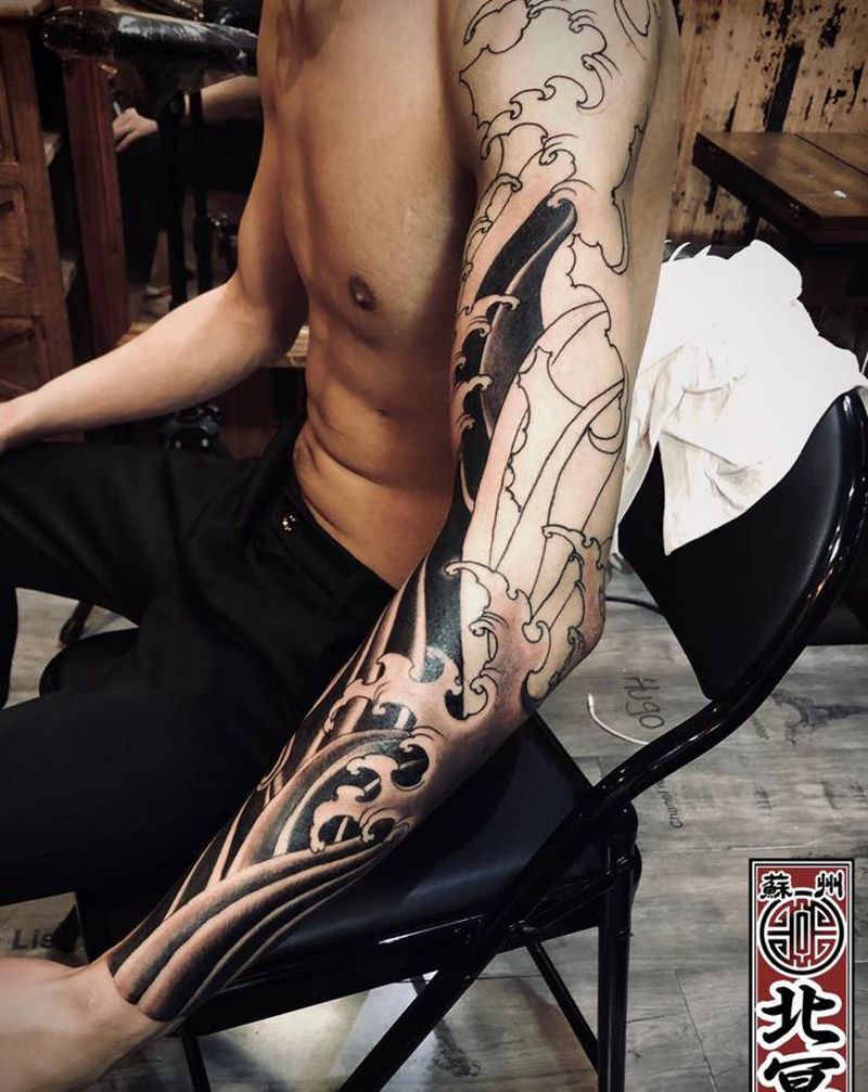 浪臂未完成纹身图片_手臂新传统纹身图案