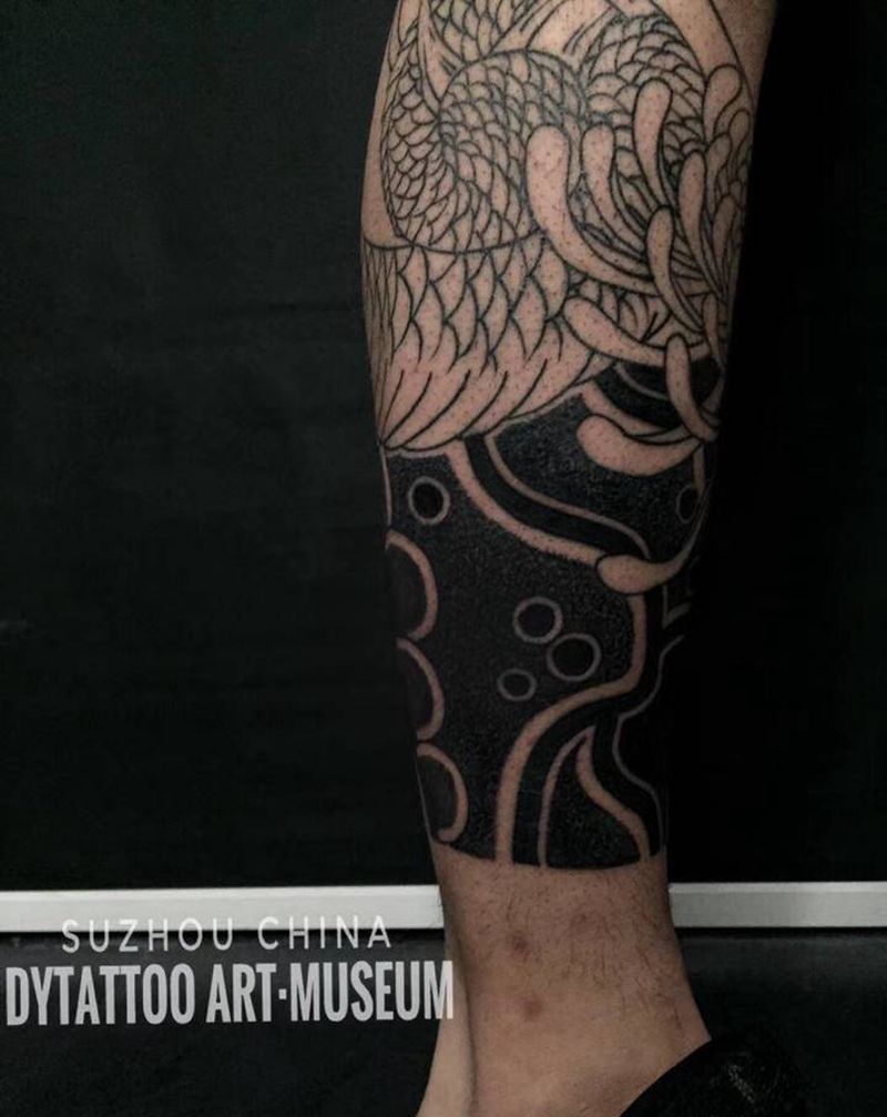 花腿黑灰局部纹身图片_腿部老传统新传统纹身图案