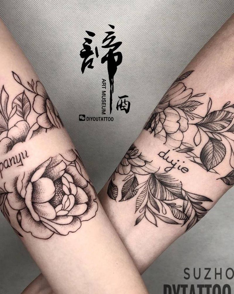情侣素花臂环纹身图片_手臂点刺几何纹身图案