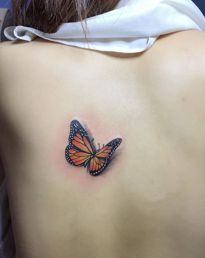 蝴蝶纹身图片_背部纹身图案