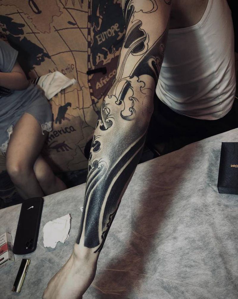 浪臂纹身图片_手部新传统纹身图案