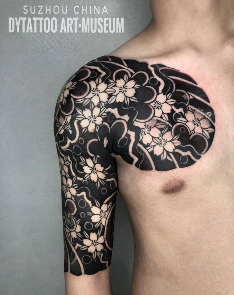 传统五分袖樱花半胛黑灰✅纹身图片_手臂老传统纹身图案