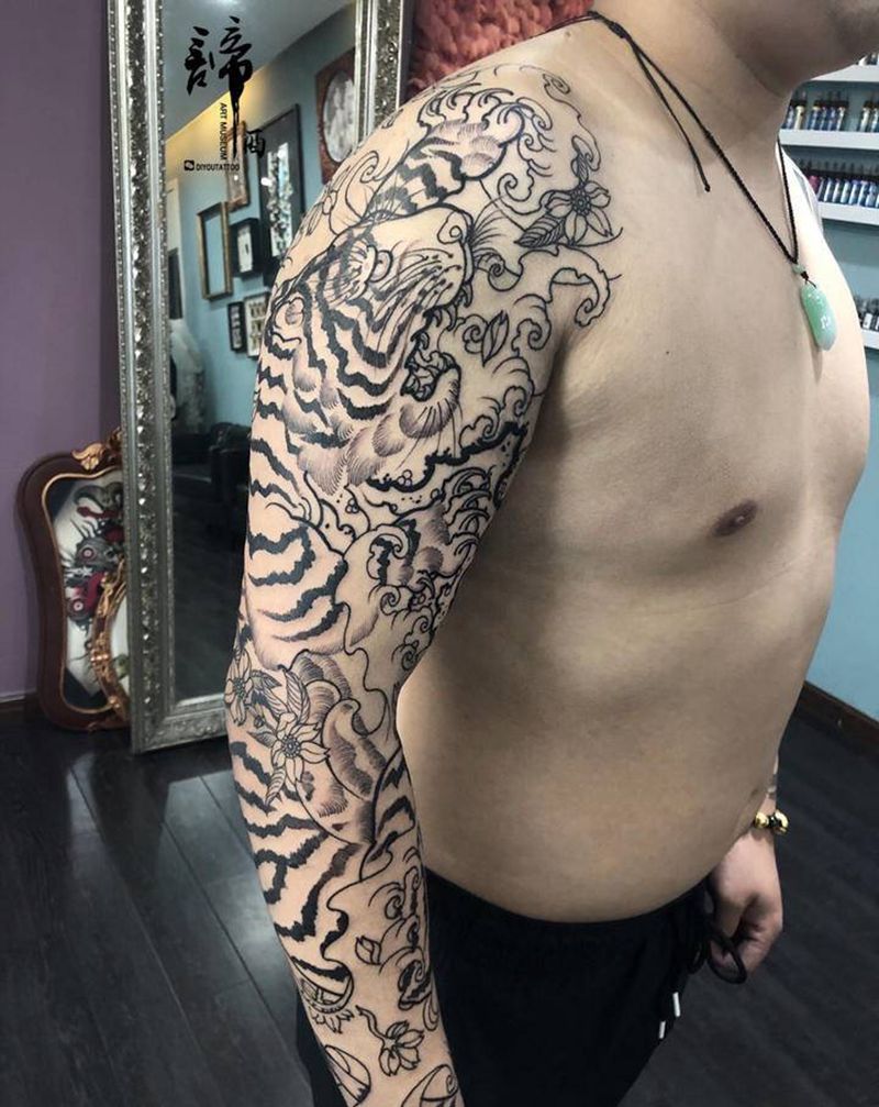 《传统老虎花臂》纹身图片_手臂老传统纹身图案