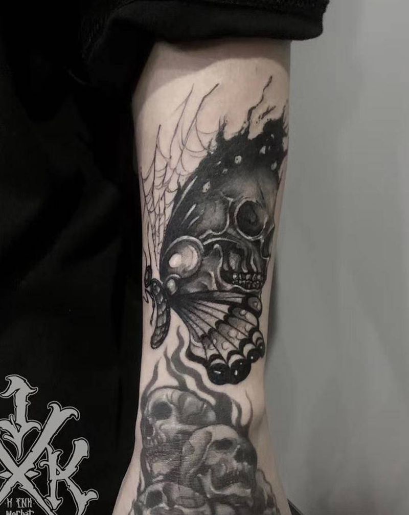 小臂 骷髅 蝴蝶 暗黑纹身图片_手臂New School欧美写实暗黑骷髅蝴蝶纹身图案