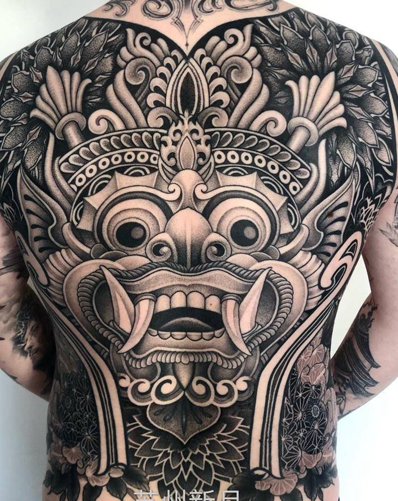 满背纹身图片_背部点刺纹身图案