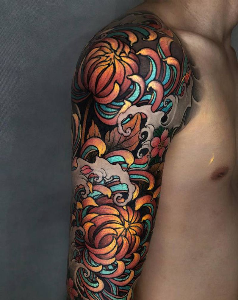 新传统大臂菊花纹身图片_手臂新传统纹身图案