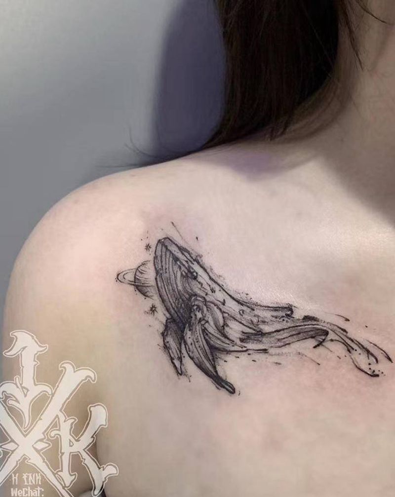 小清新 点线 鲸鱼 星球 锁骨纹身图片_胸部点刺鲸鱼小清新星球纹身图案