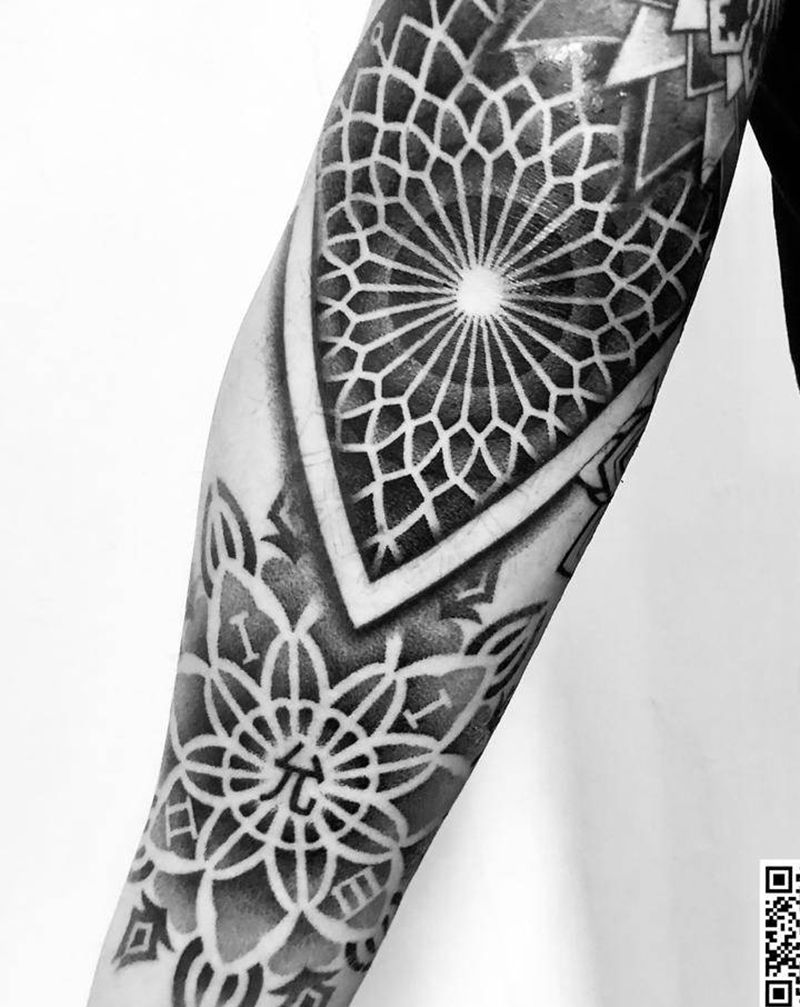 图腾纹身图片_手臂图腾点刺纹身图案