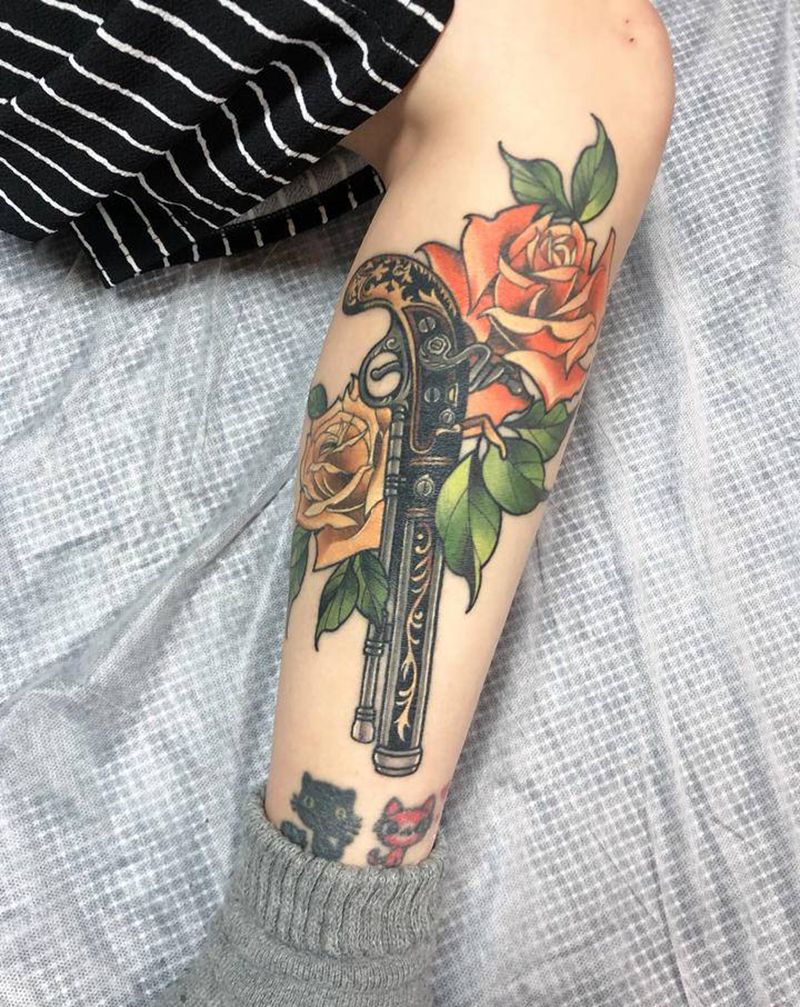 枪花纹身图片_腿部New School纹身图案
