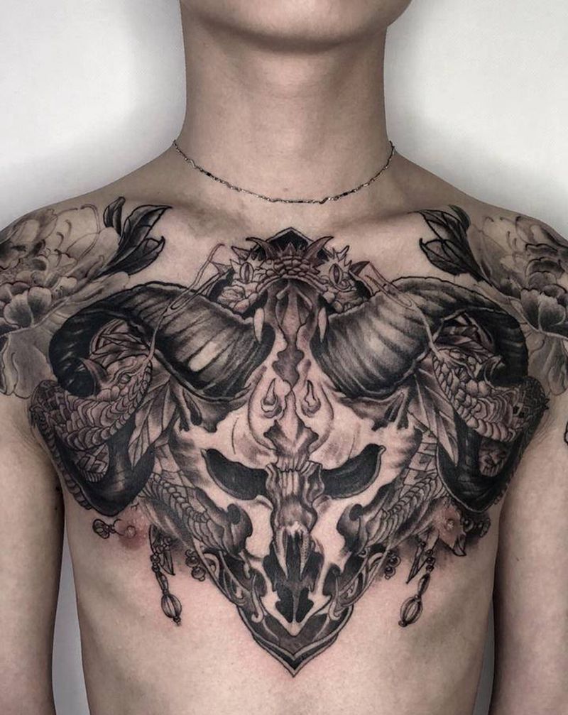 花胸羊头纹身图片_胸部纹身图案
