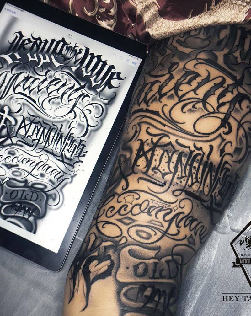 花体字纹身图片_腿部花体字纹身图案