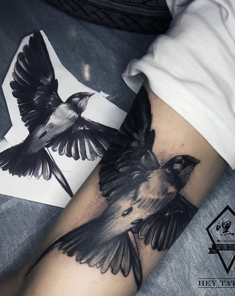 小燕子纹身图片_手臂纹身图案