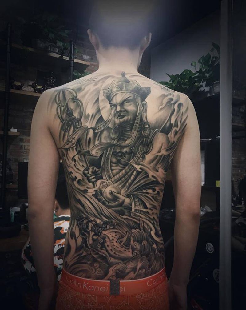 满背地藏王纹身图片_背部新传统纹身图案