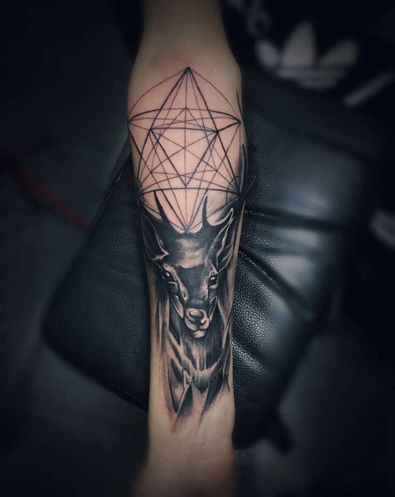 小臂麋鹿纹身图片_新传统纹身图案