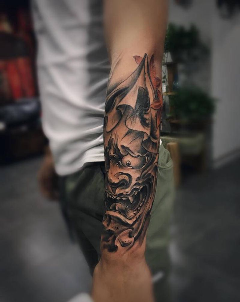 大臂班若，老线条上色纹身图片_手臂新传统纹身图案