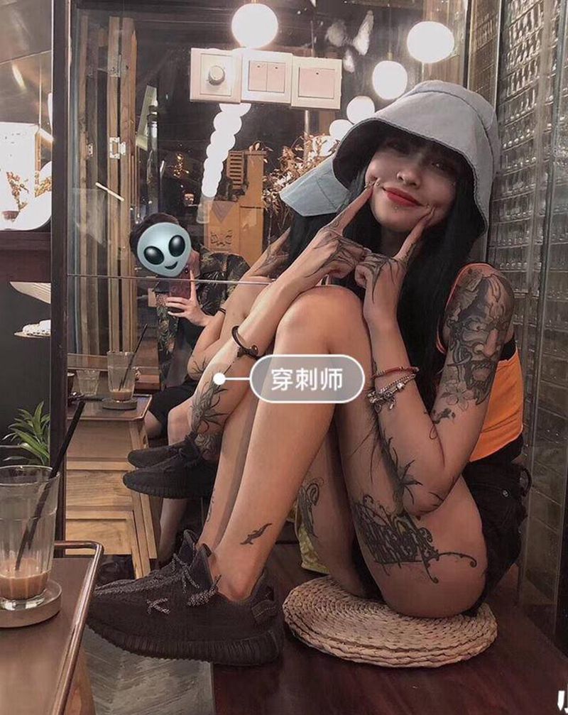 穿刺纹身图片_颈部胸部纹身图案