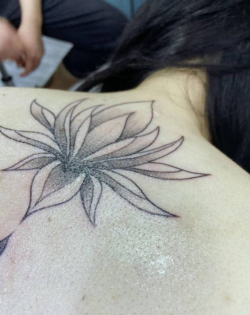 梵花纹身图片_颈部背部点刺几何纹身图案