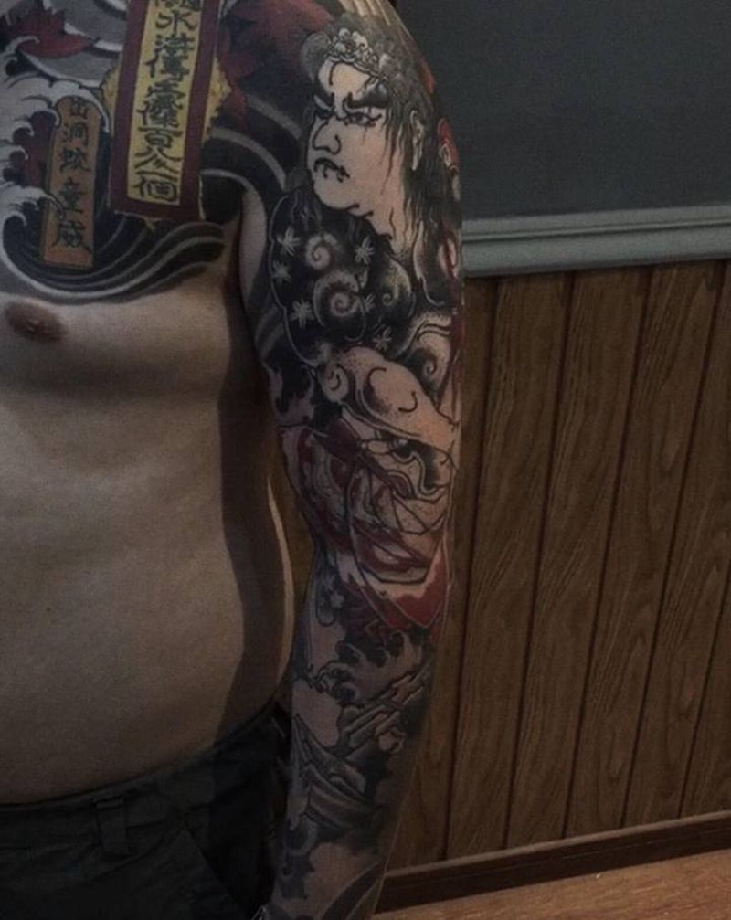 出洞蛟童威，进度60%纹身图片_胸部手臂新传统纹身图案