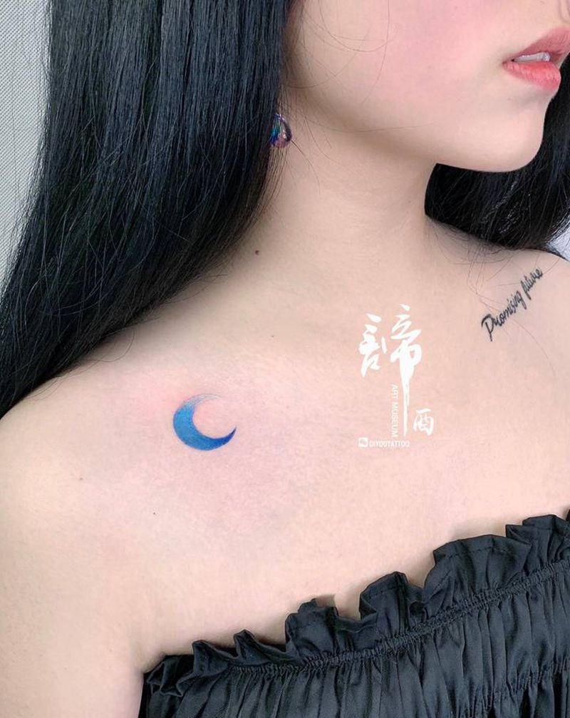 小清新月亮纹身图片_胸部水彩小清新月亮彩色纹身图案