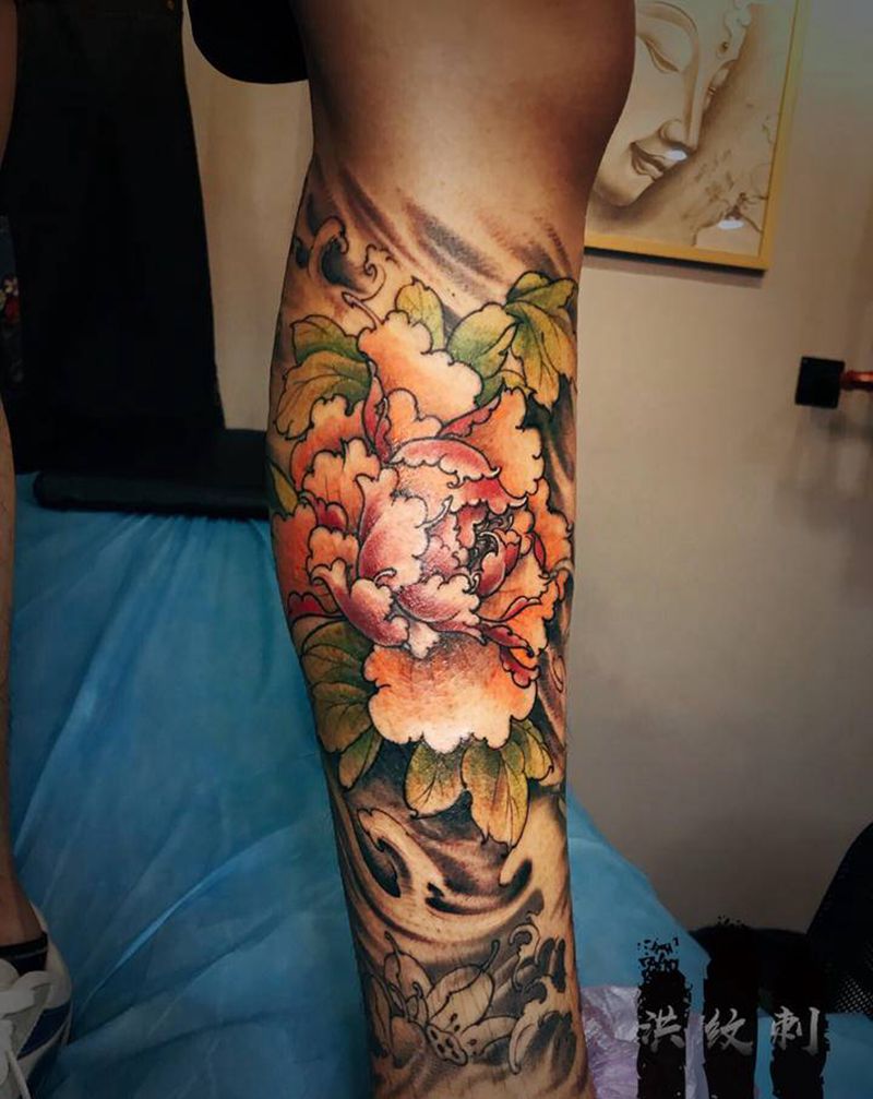 小腿牡丹纹身图片_腿部新传统纹身图案