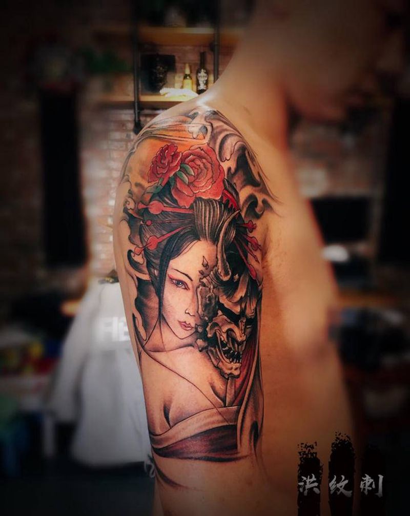 大臂艺伎纹身图片_手臂新传统纹身图案