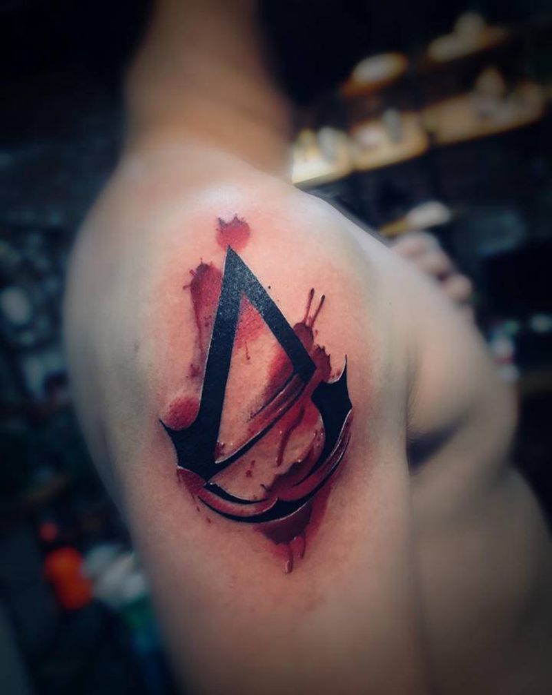 『刺客信条』图标纹身图片_手臂水墨水彩纹身图案