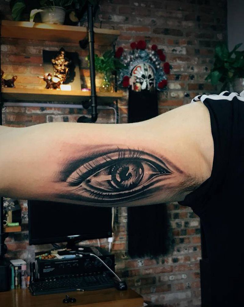 上帝之眼纹身图片_手臂欧美写实纹身图案