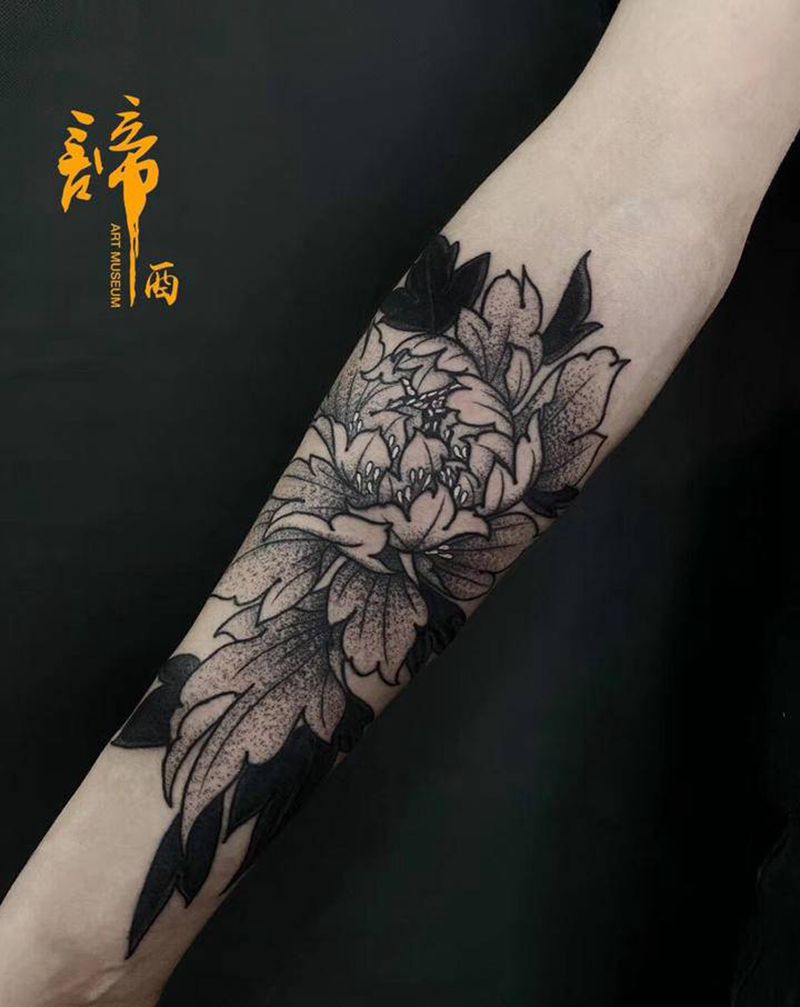 花花纹身图片_手臂点刺纹身图案