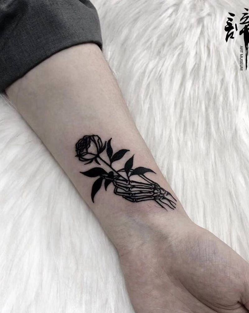 暗黑纹身图片_手臂Old School暗黑纹身图案