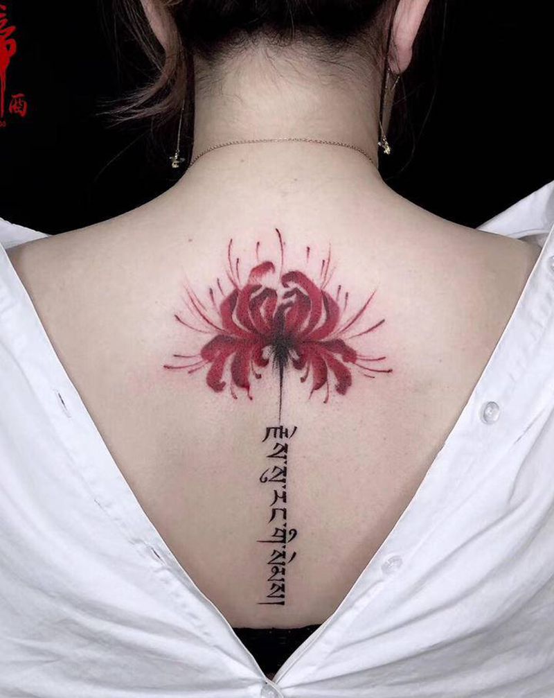 彼岸花纹身图片_背部水彩水墨纹身图案