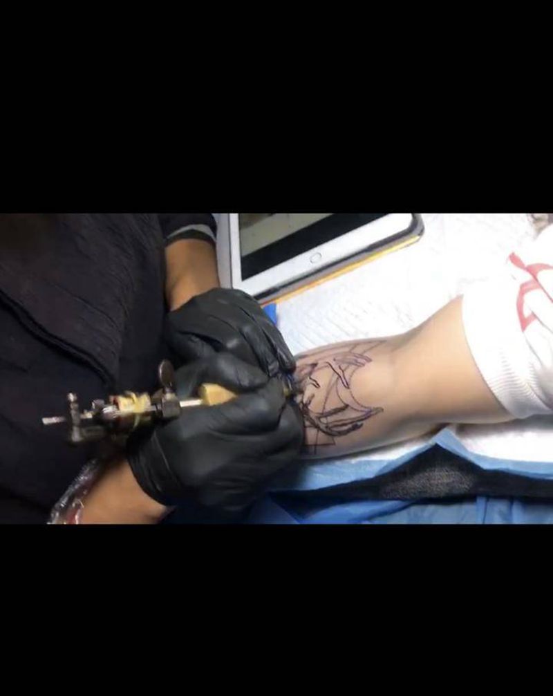 小鹿纹身纹身图片_手臂点刺纹身图案