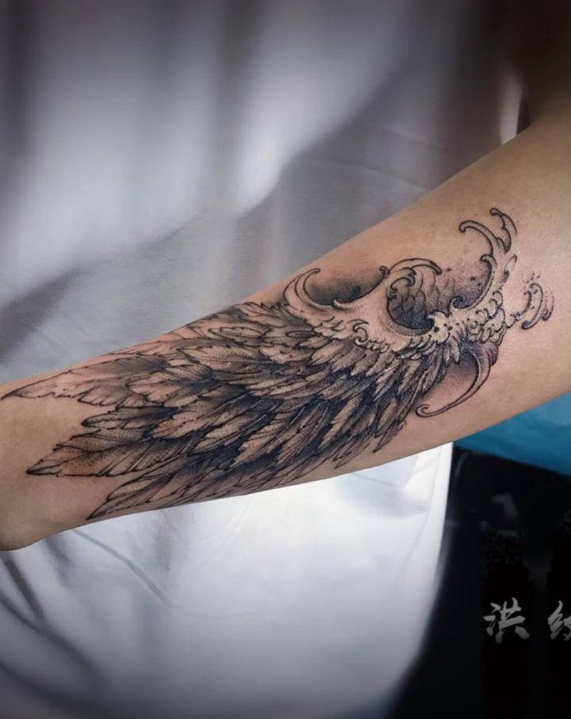 翅膀遮盖纹身图片_手臂点刺新传统翅膀遮盖纹身图案