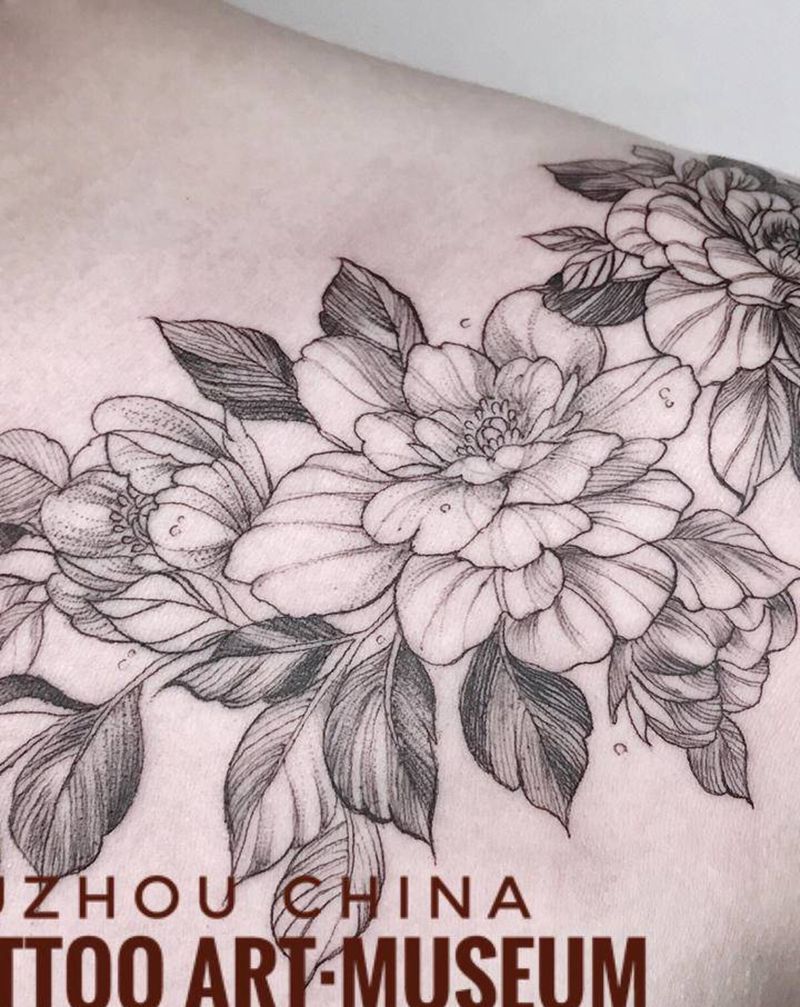 素花纹身图片_胸部纹身图案