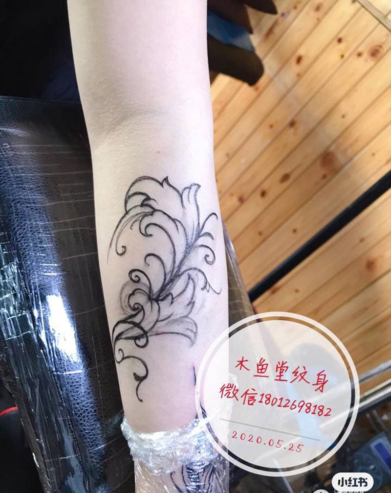 繁花纹身图片_手臂点刺纹身图案