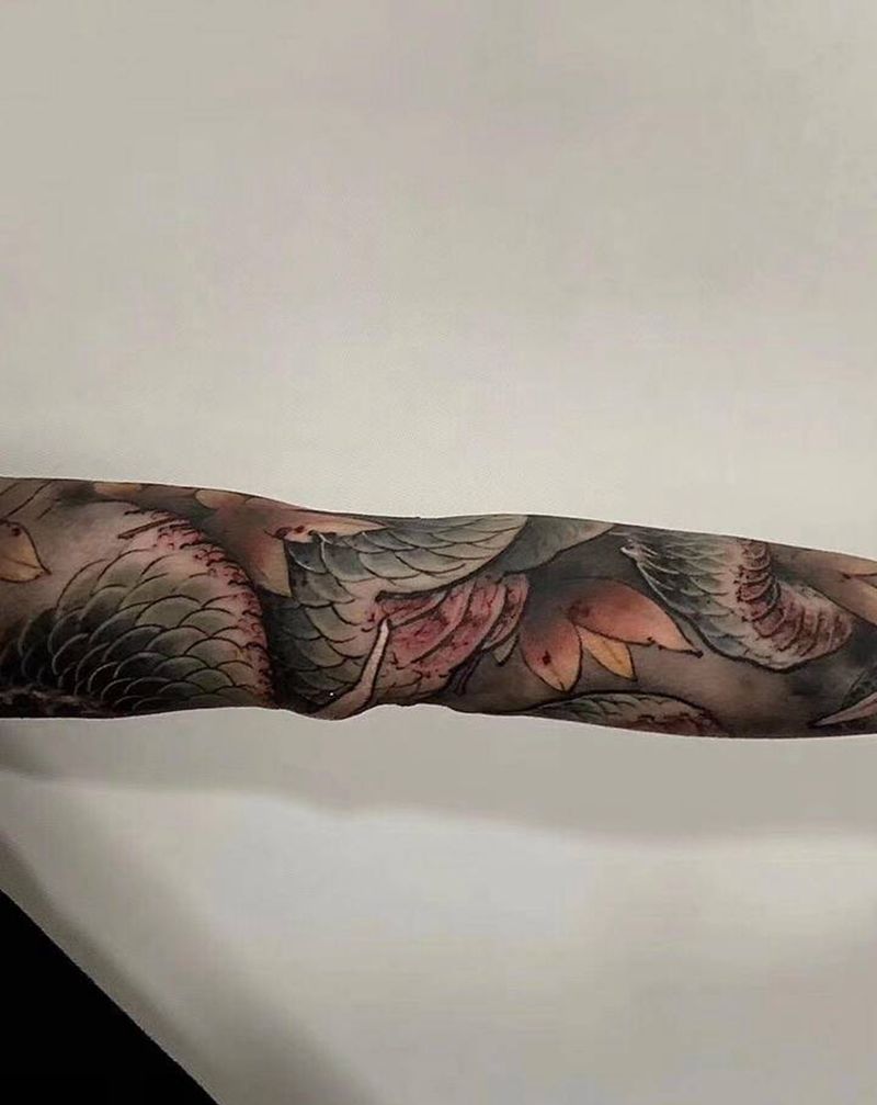 龙 枫叶纹身图片_手臂纹身图案