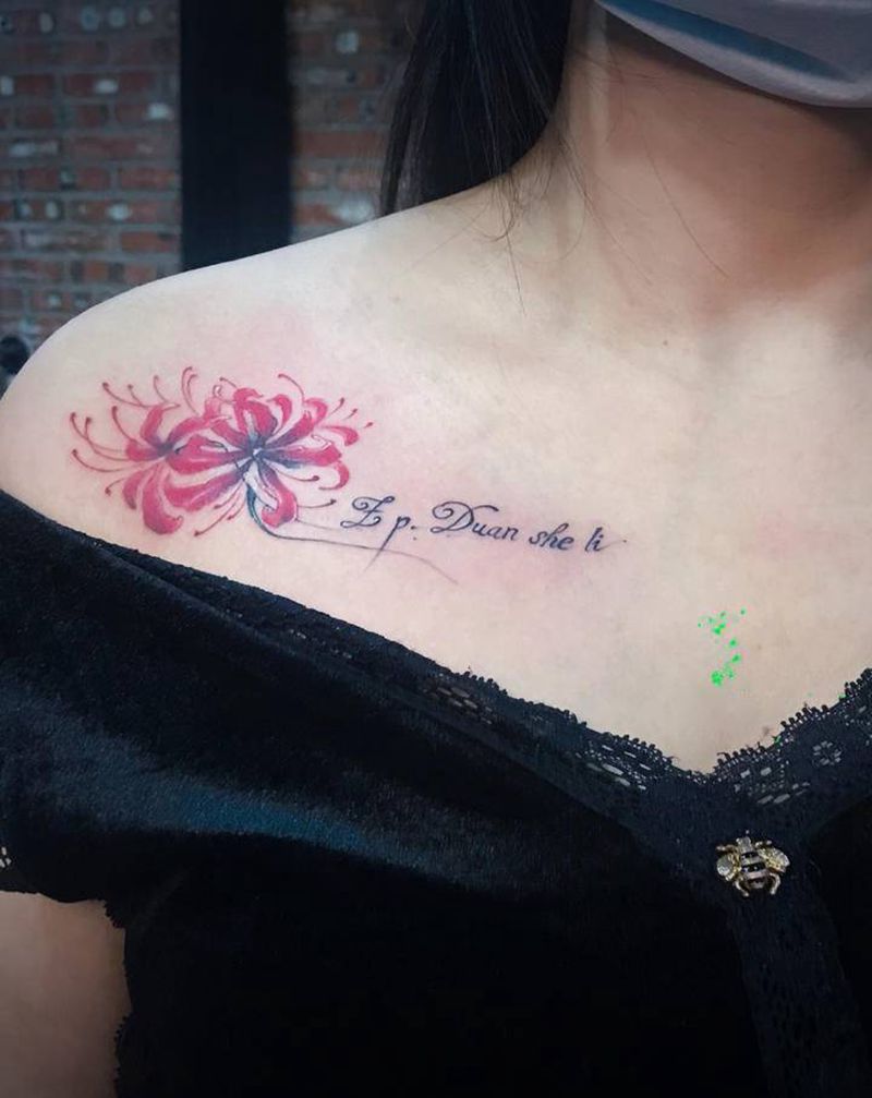 彼岸花纹身图片_胸部肩部水彩花体字彼岸花彩色字母纹身图案