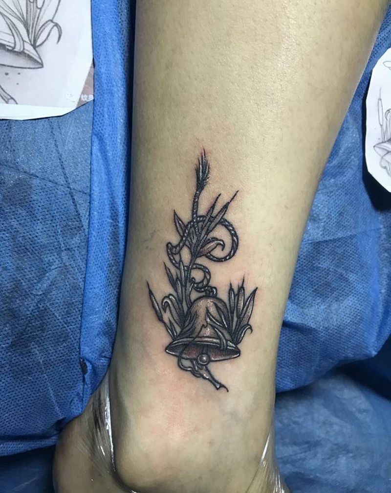 铃铛纹身图片_腿部新传统纹身图案