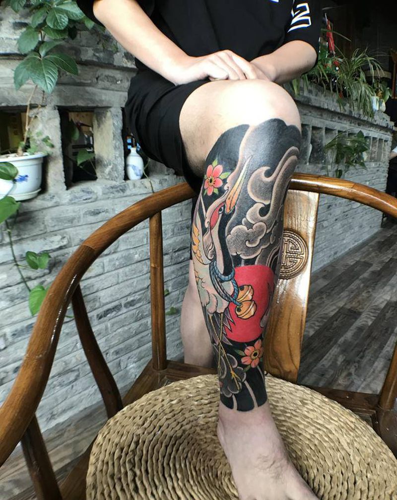 丹顶鹤纹身图片_腿部老传统纹身图案