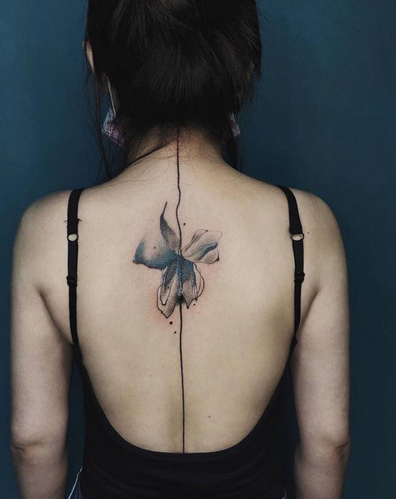 花儿纹身图片_背部水彩纹身图案