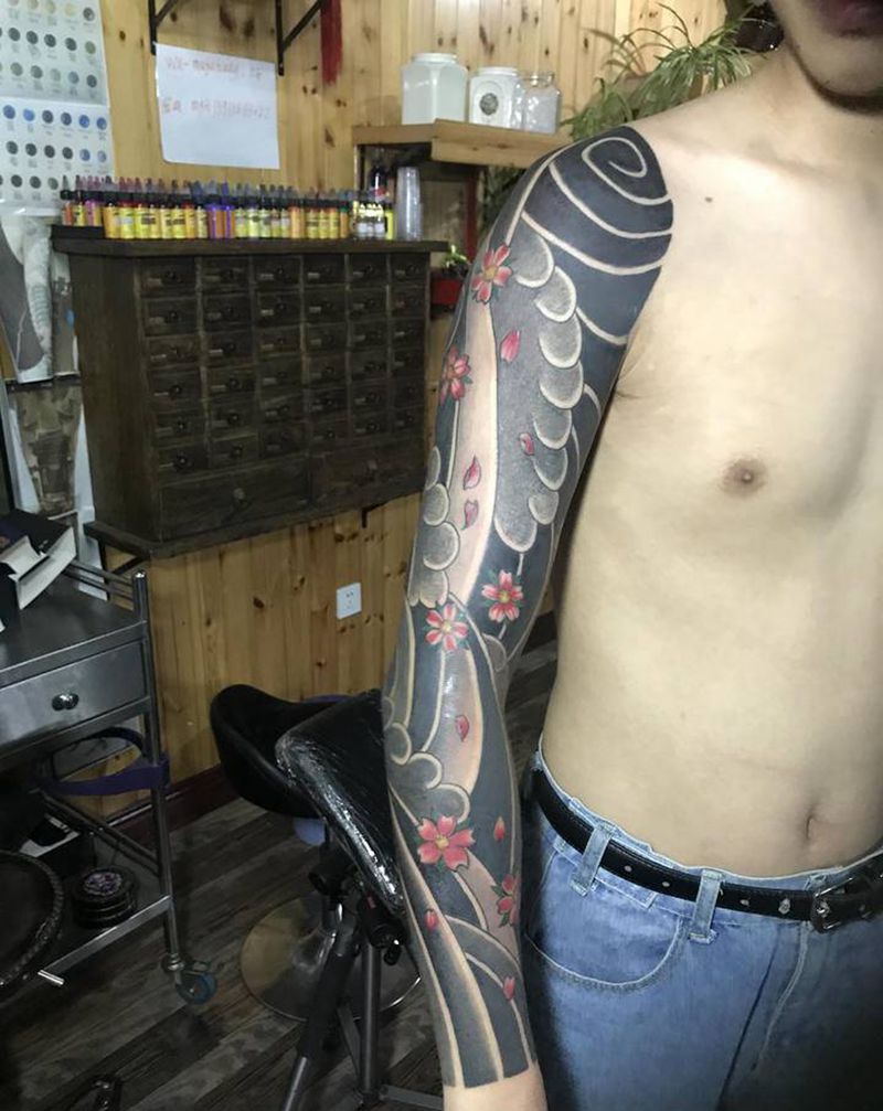 日式风格樱花花臂纹身图片_手臂老传统纹身图案