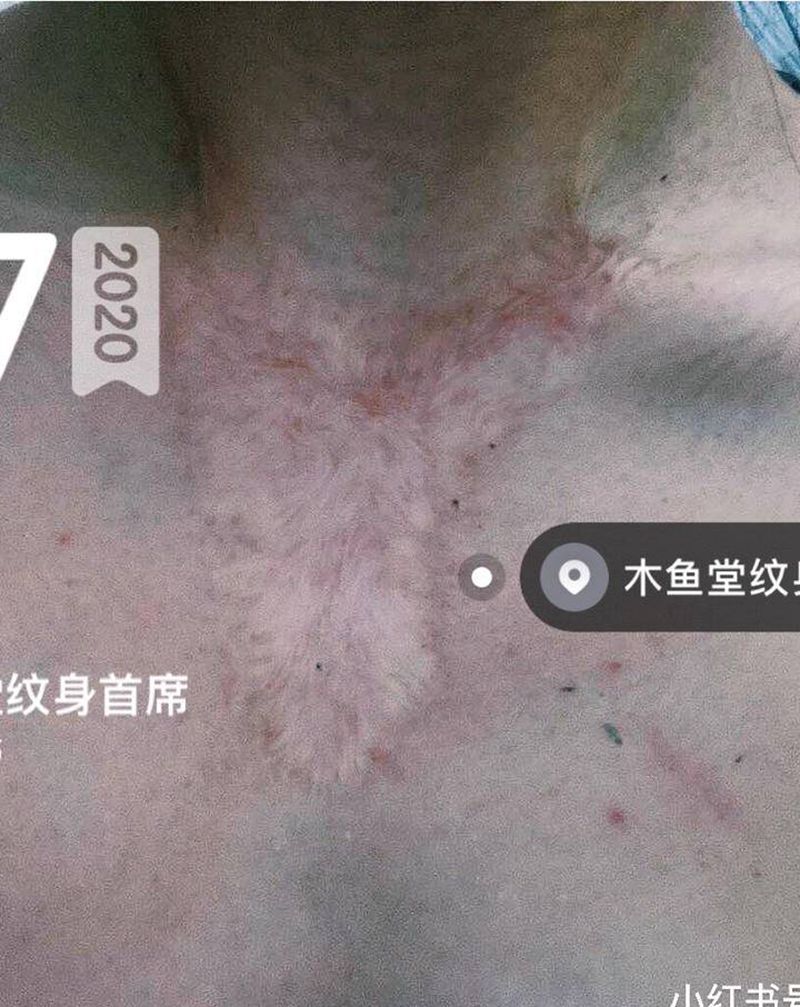 素花纹身图片_胸部纹身图案