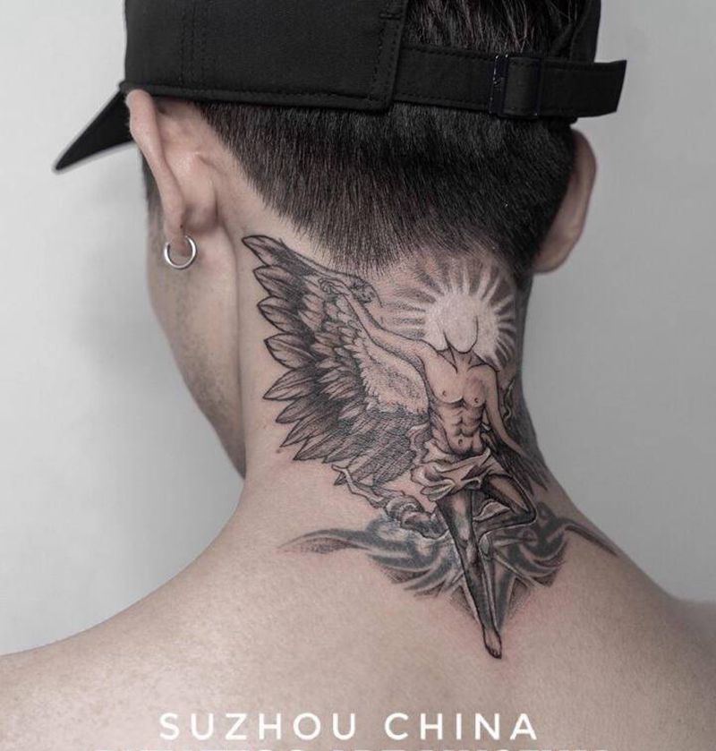 明星同款纹身图片_颈部点刺纹身图案