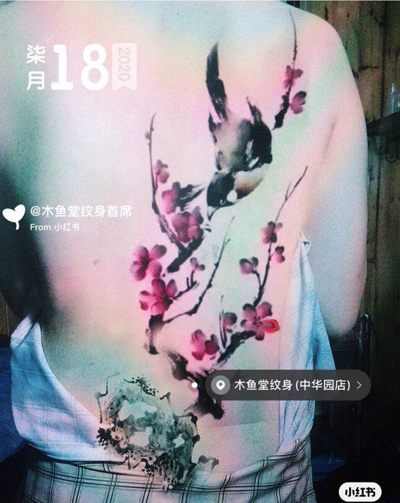 水墨梅花纹身图片_背部水墨纹身图案